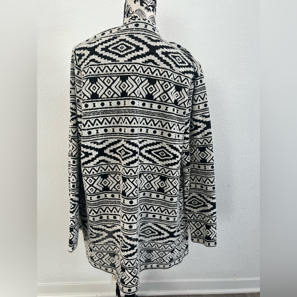 NWT American Eagle Black Cream Aztec Tribal Open Cardigan Boho Sweater - Picture 4 of 8